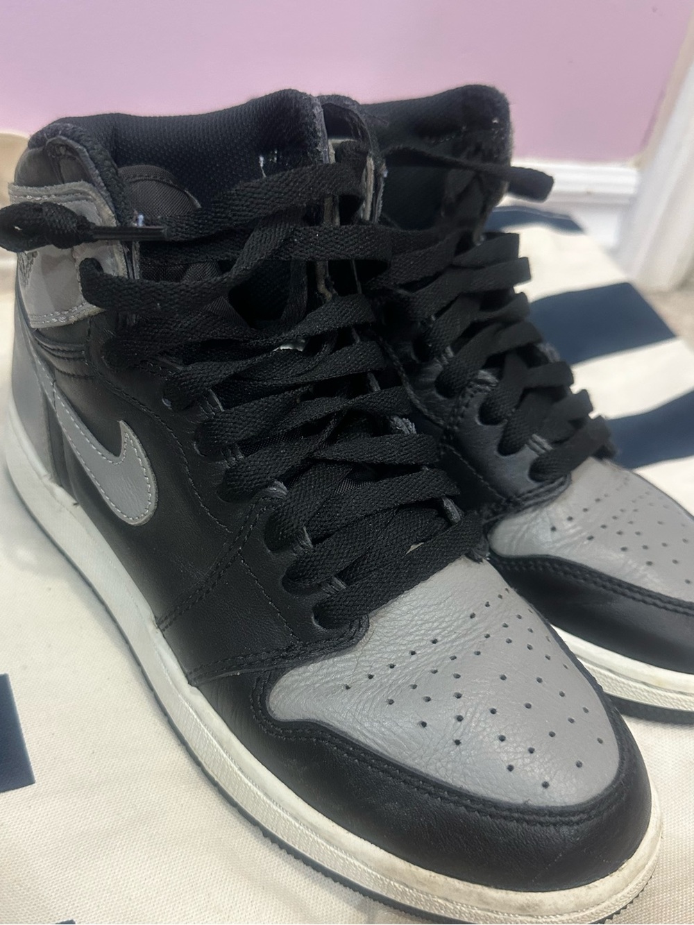 Air Jordan 1s size 6Y